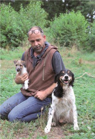 Landesobmann Schledorn mit seinen Hunden